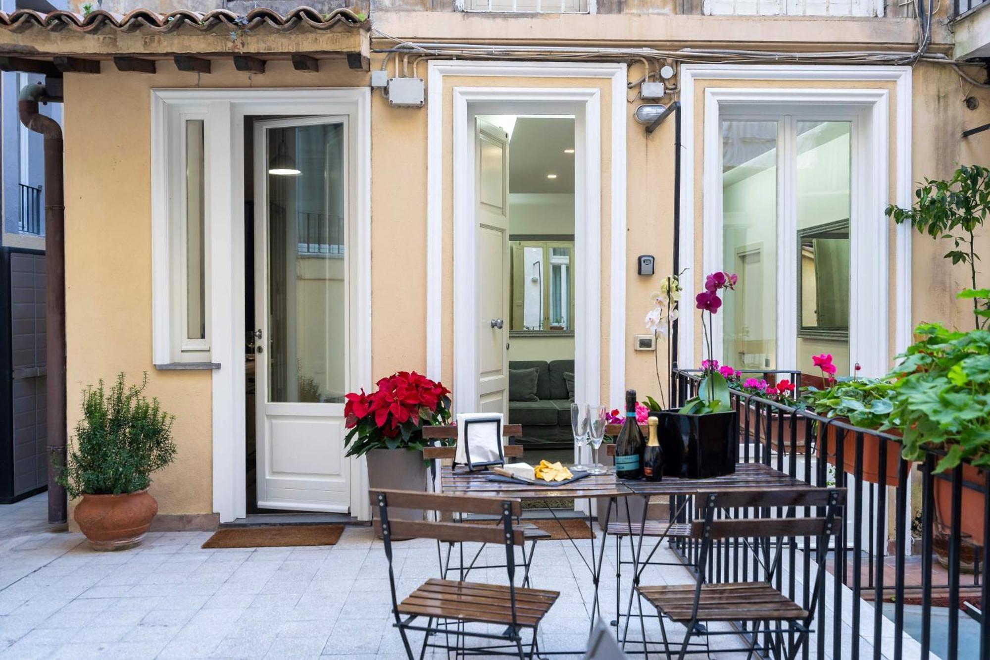 White Style Gambero Apartment Rom