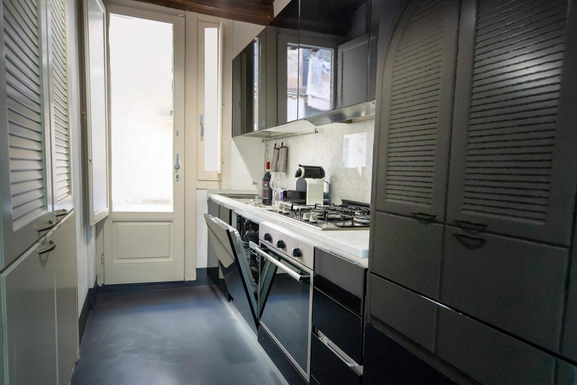 White Style Gambero Apartment Rom